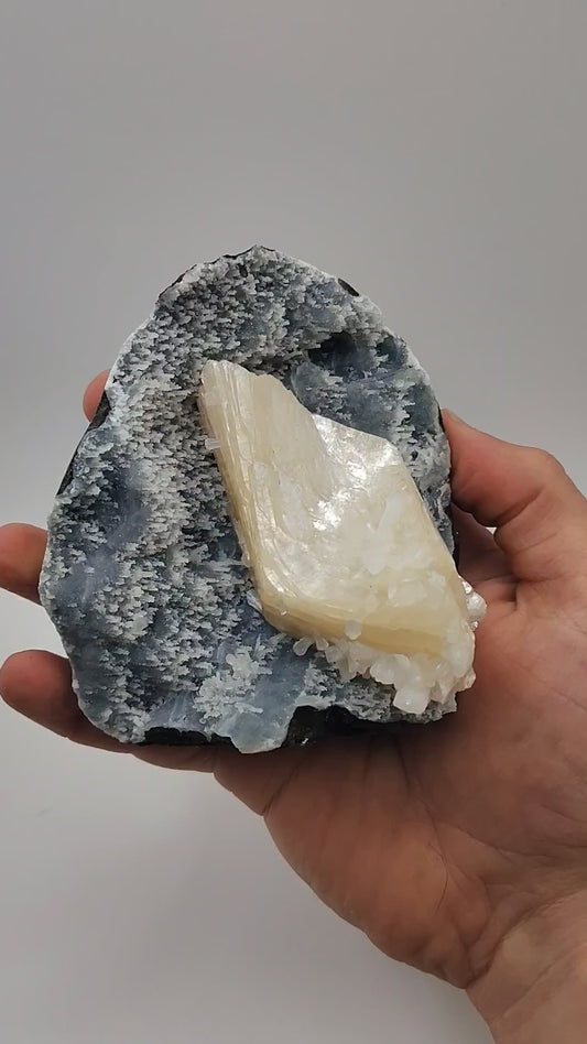 Heulandite on Chalcedony from Nasik, India