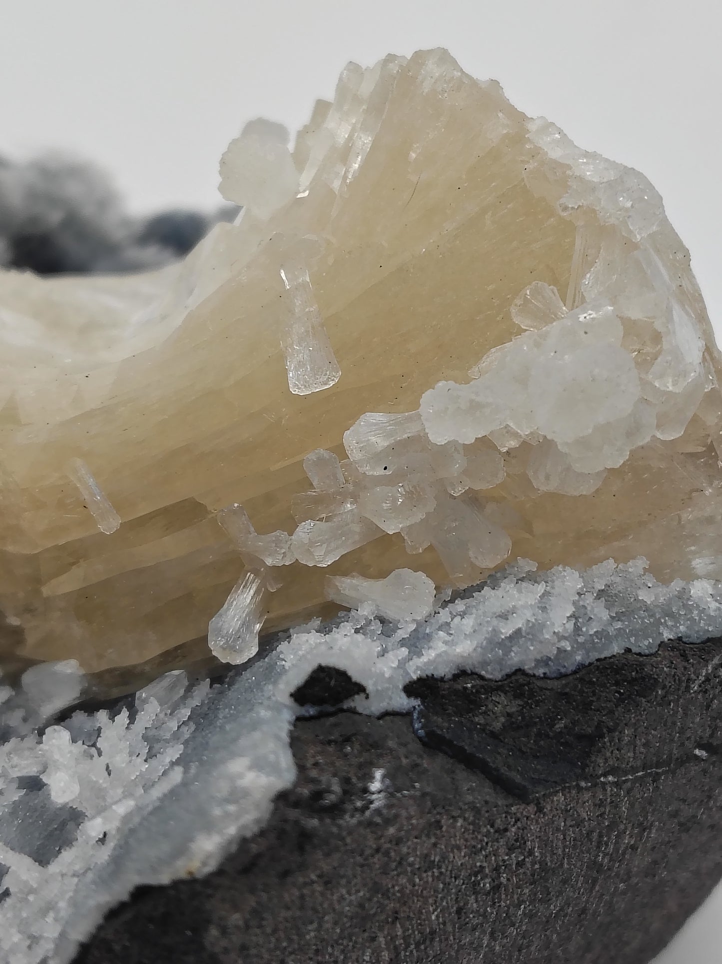 Heulandite on Chalcedony from Nasik, India