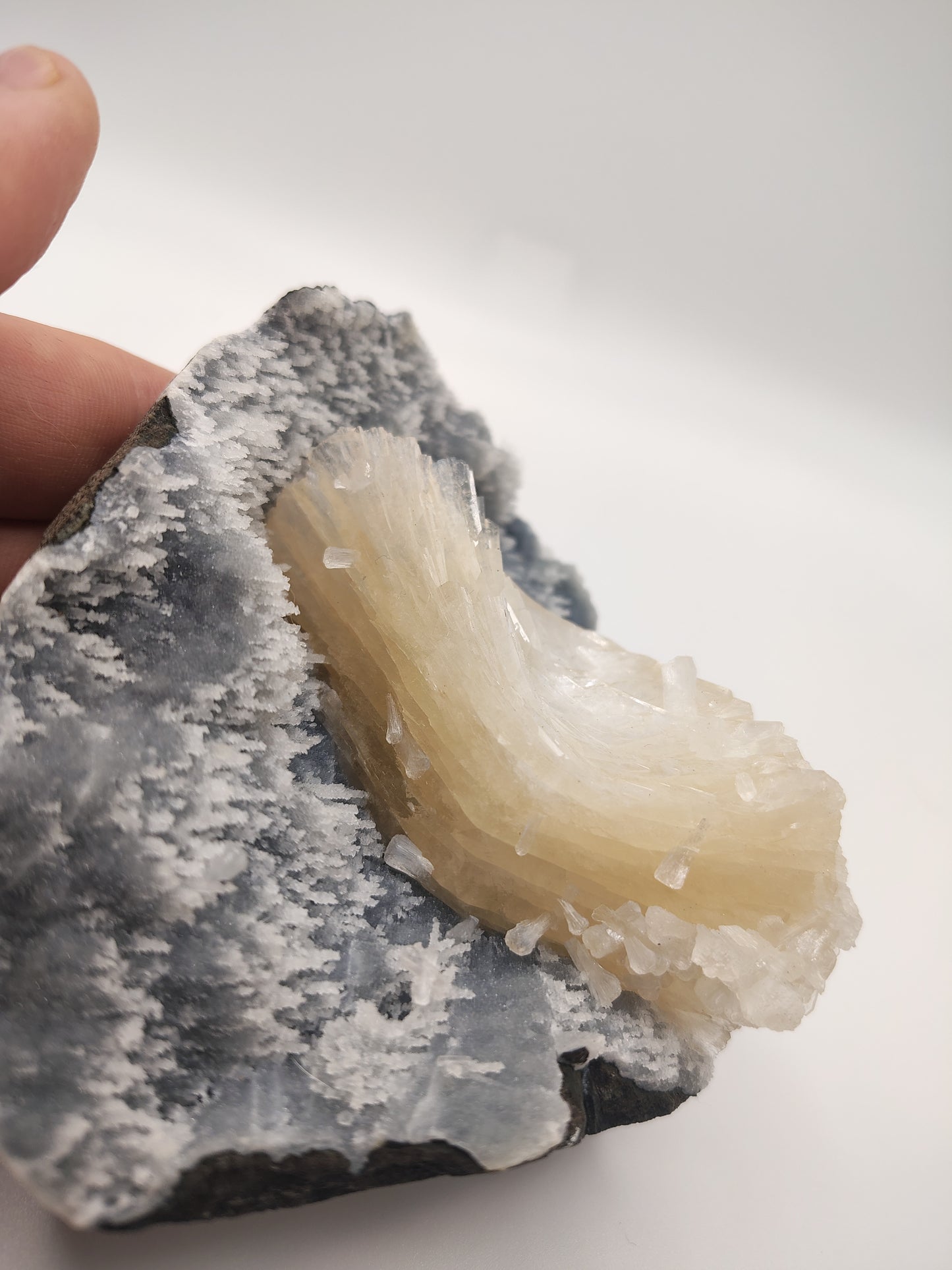 Heulandite on Chalcedony from Nasik, India